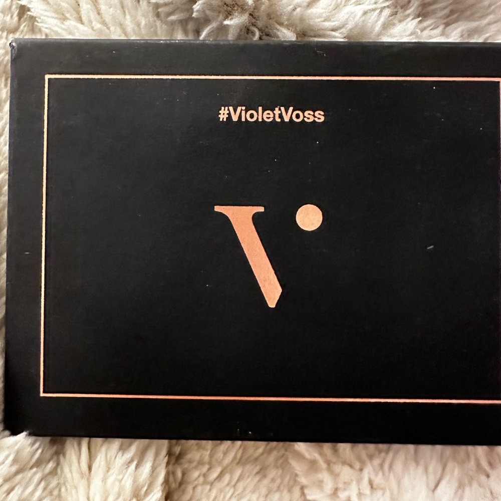 Violet Voss eyeshadow palette BNWOB - Picture 4 of 4
